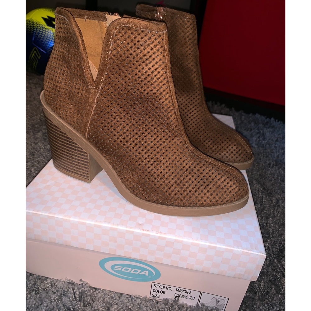 BOOTIES